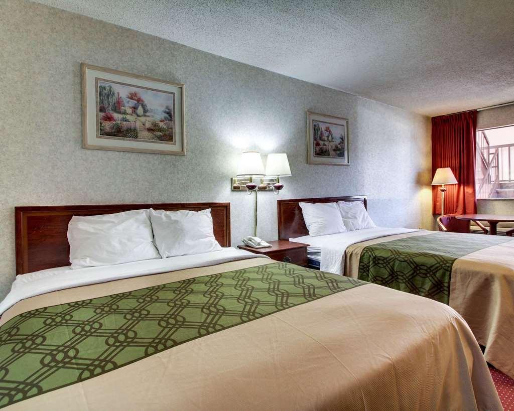 Econo Lodge Inn & Suites Forest Quarto foto