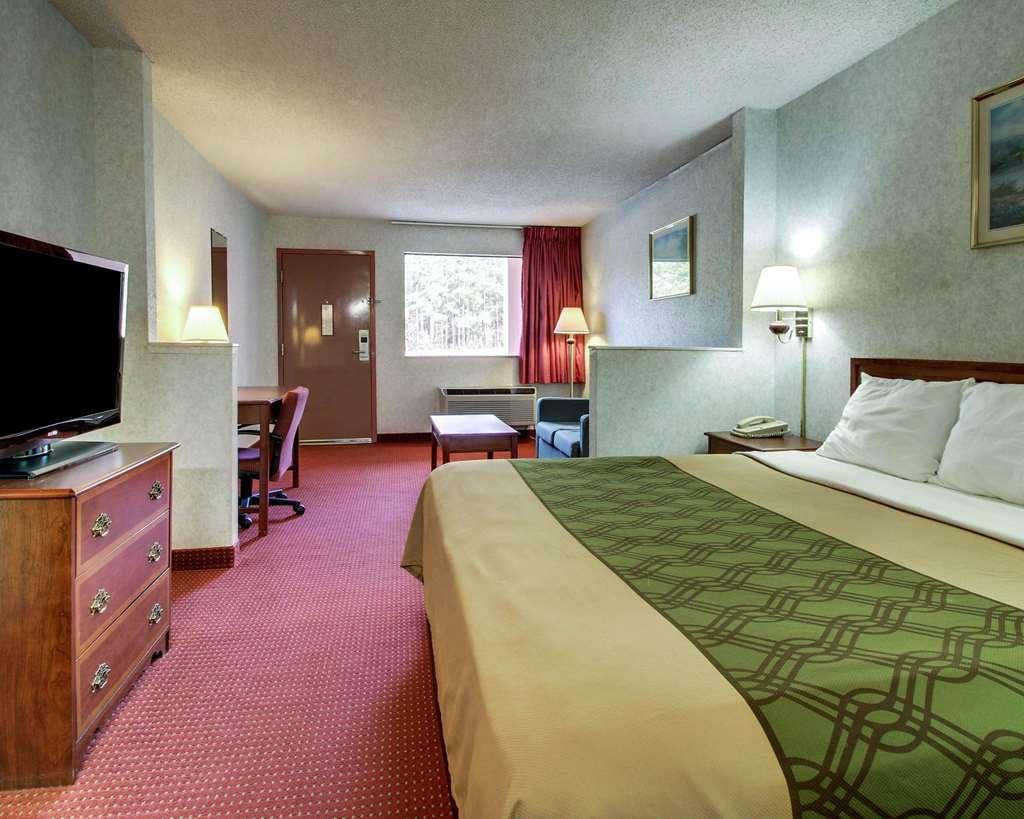 Econo Lodge Inn & Suites Forest Quarto foto