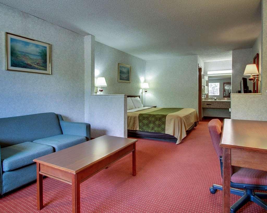 Econo Lodge Inn & Suites Forest Quarto foto