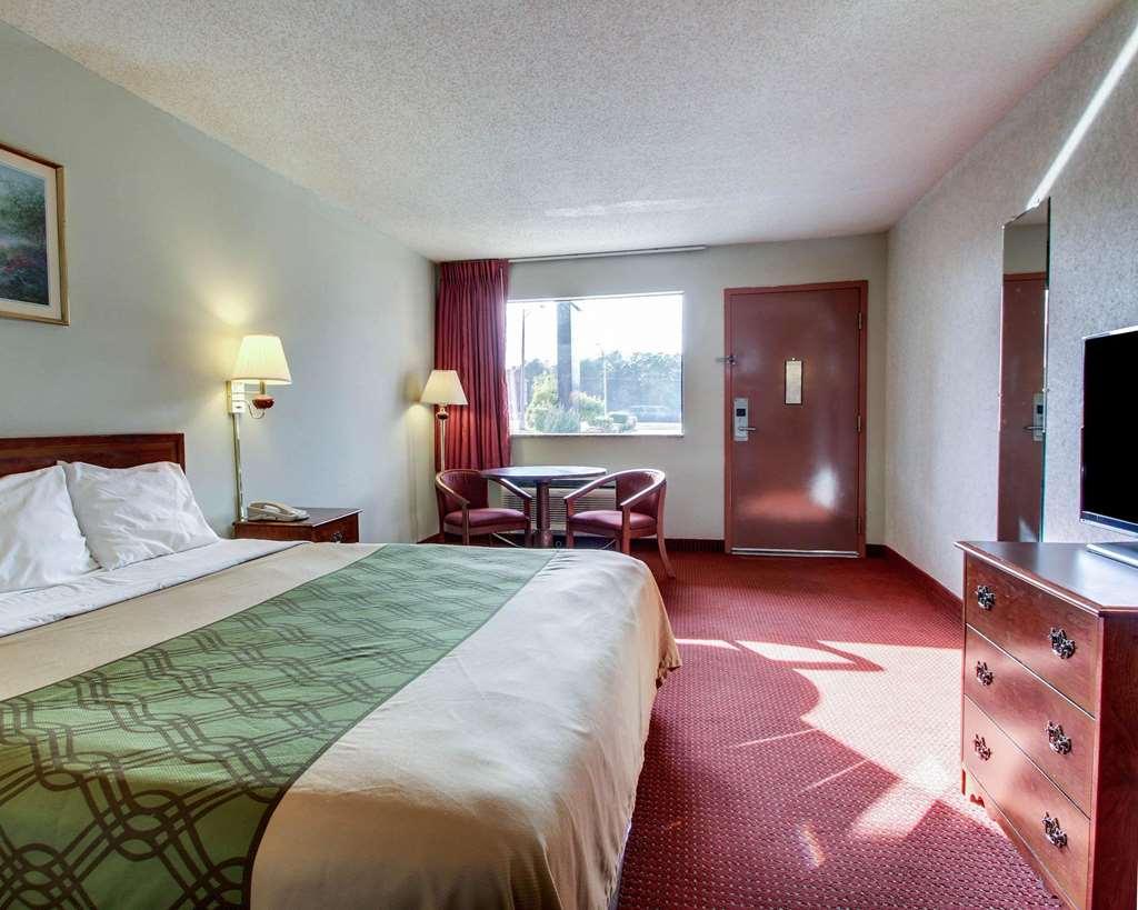 Econo Lodge Inn & Suites Forest Quarto foto